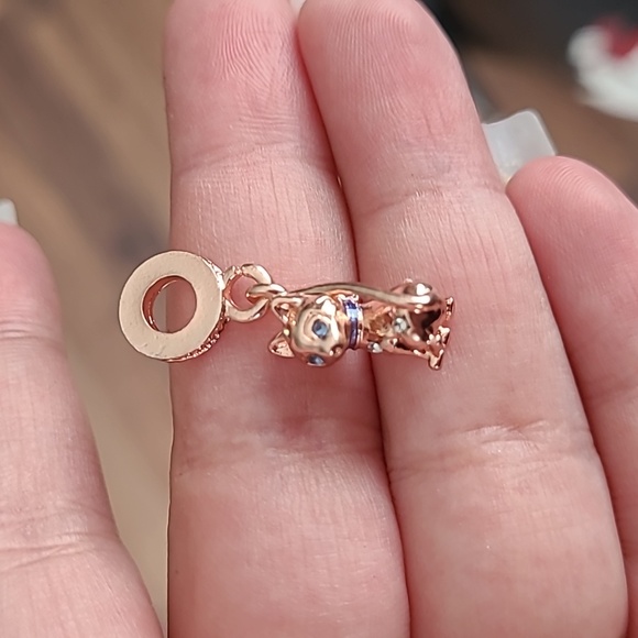 Golden Cat - Picture 3 of 10